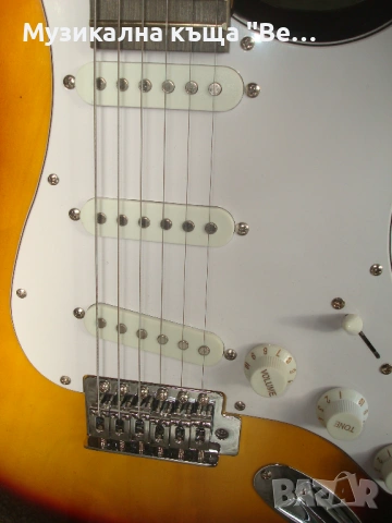 Електрическа китара с кабел и тремоло, снимка 4 - Китари - 47839432