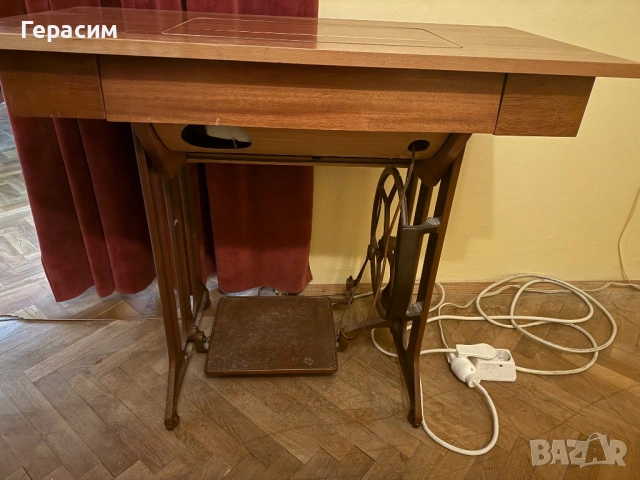 Шевна машина с педал тип маса, снимка 3 - Шевни машини - 53387854