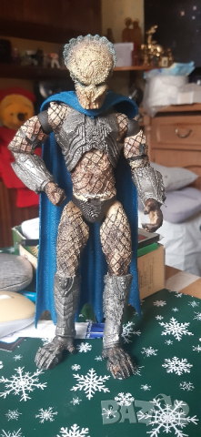 Фигура на Predator (Хищник)със синьо наметало-45 лв