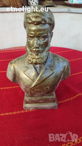 Бюстове на Христо Ботев и Васил Левски изработени от майстор от бетон , снимка 12 - Статуетки - 52747652