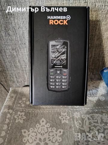 продавам обикновен телефон hammer rock