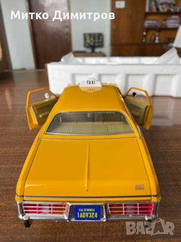 Dodge Monaco Такси от филма РОКИ III (1982) Мащаб1/18 Greenlight, снимка 3 - Колекции - 36037375