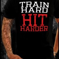 Тениска с щампа TRAIN HARD HIT HARDER, снимка 1 - Тениски - 36333714