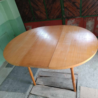 Разтегателна дървена маса с 6 стола в комплект, снимка 5 - Маси - 44595083