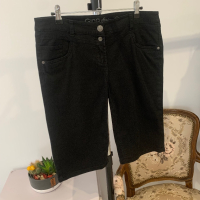 Черни дънки до коляното в размер М, снимка 2 - Къси панталони и бермуди - 44779474