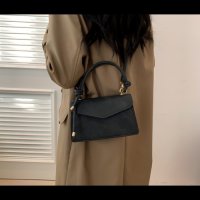 Малка дамска чанта с къса дръжка с възли 23х15х6см, снимка 4 - Чанти - 44329805