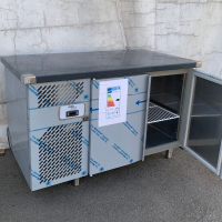 Хладилна маса с две врати НОВА италианска, снимка 5 - Обзавеждане за заведение - 44632521