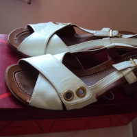 Продавам елегантни бели сандалиот естествена кожа  италиански 39, снимка 3 - Дамски елегантни обувки - 36083923