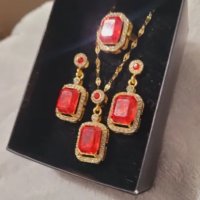 НОВО Луксозен комплект бижута-Stainles червени циркони, снимка 3 - Колиета, медальони, синджири - 42522693
