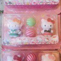 2 бр Коте Кити Hello Kitty и топка пластмасови фигурки играчки за игра и украса торта , снимка 2 - Фигурки - 41520597