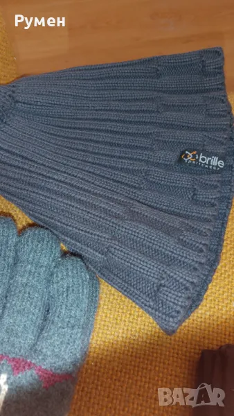 Два броя мъжки зимни шапки и два броя ръкавици, снимка 1