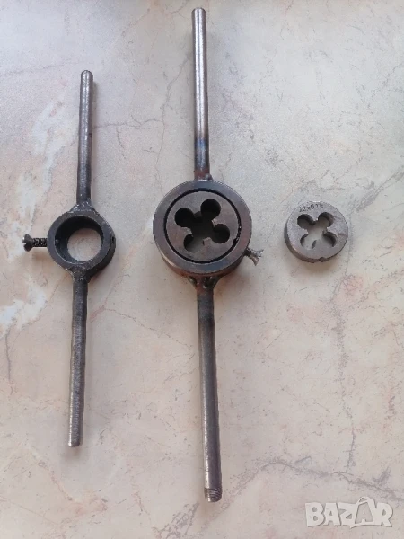 Плашки и метчици + върток, снимка 1