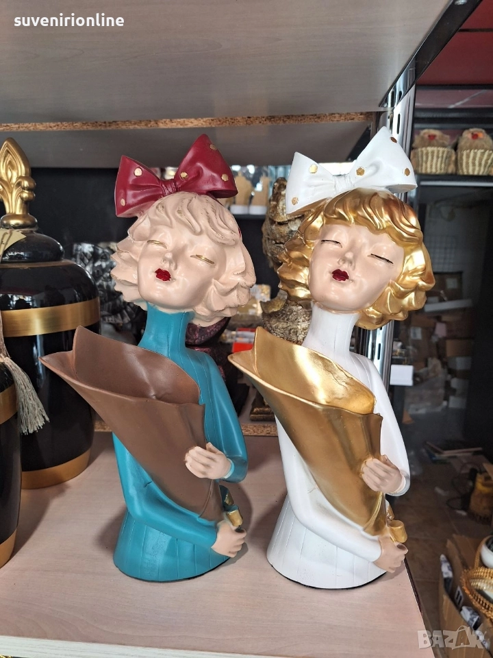 декоративна статуетка момиче - вазичка за изкуствени цветя, снимка 1