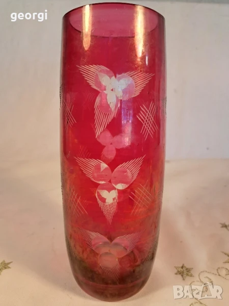 червена стъклена фасетирана ваза 26/3, снимка 1