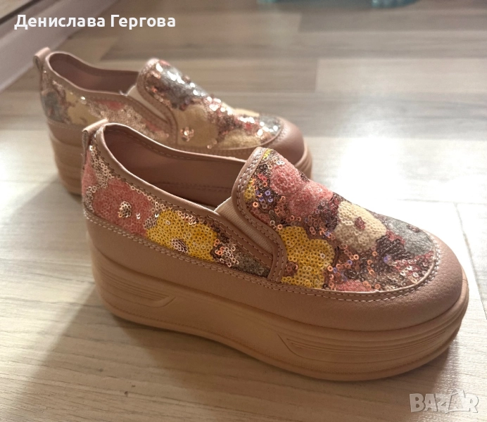 Чисто нови бежави мокасини с цветя , снимка 1