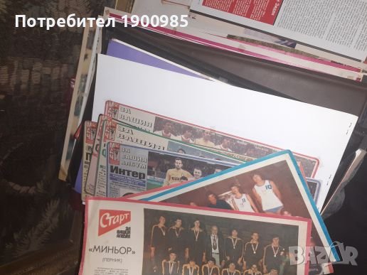 Футболни книги, програми, списания, отбори и изрезки от ретро вестници с значими събития ЦСКА и др, снимка 7 - Колекции - 41880653