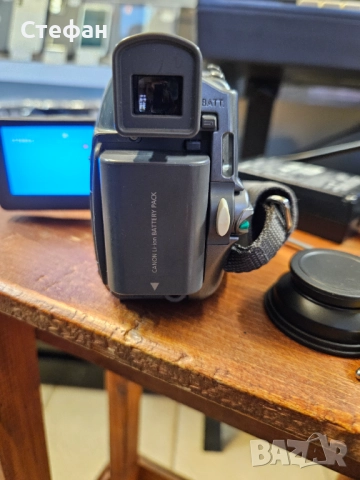 Видeoкамера Canon MV880X E Работеща отлично, в много добро визуално състояние, има зарядно. Батерият, снимка 5 - Камери - 51977337