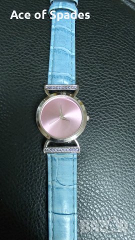 Красив Дамски Часовник С Камъни AVON, снимка 2 - Дамски - 41165198