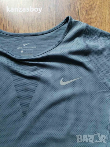 Nike Zonal Cooling - страхотна дамска тениска КАТО НОВА L, снимка 4 - Тениски - 50449453