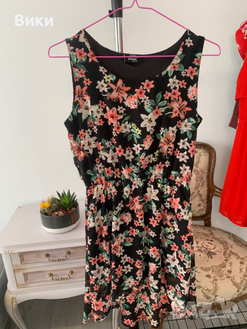 Асиметрична рокля 12-14г ръст 158-164 подходяща за размер XS, снимка 3 - Рокли - 44687429