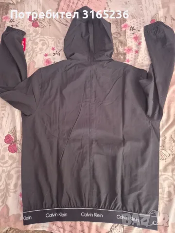 Нова ветровка Calvin Klein, снимка 2 - Спортни дрехи, екипи - 55748581