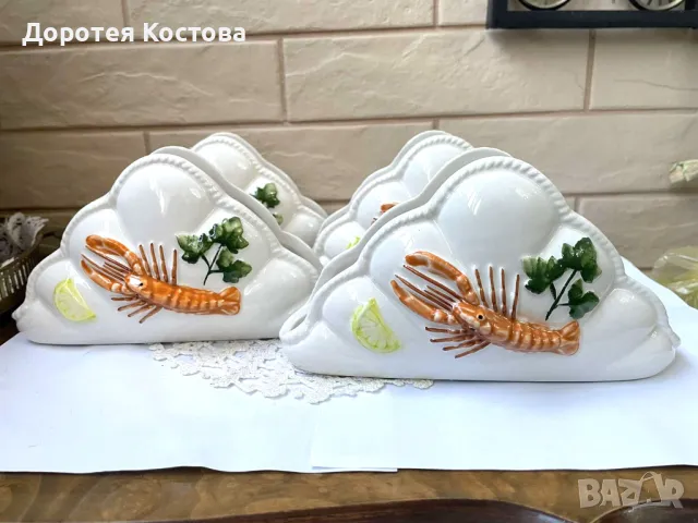 Красиви порцеланови салфетници от Италия с релефни мотиви, снимка 2 - Антикварни и старинни предмети - 48911554