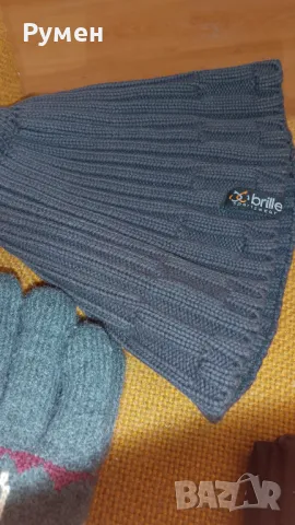 Два броя мъжки зимни шапки и два броя ръкавици