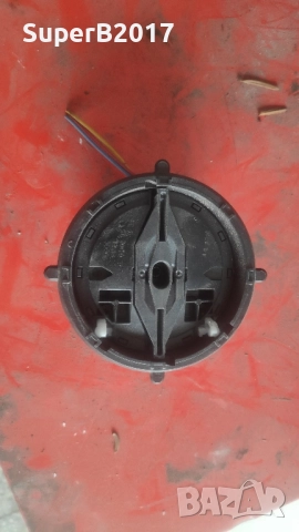 Продавам - моторче огледало за Опел Мерива 2