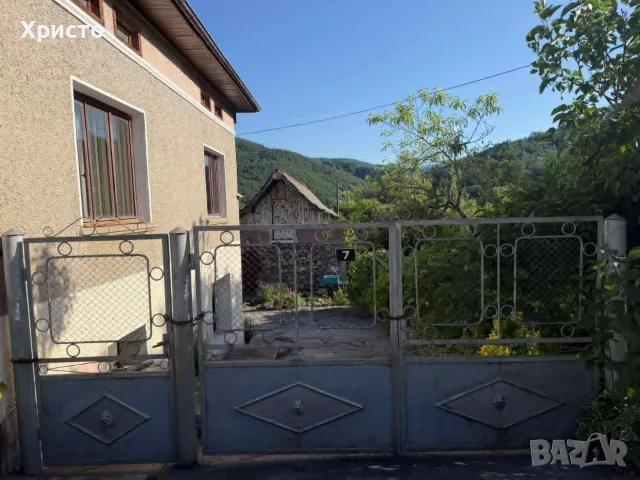 Продавам къща с двор в троянския балкан, снимка 3 - Къщи - 55849552