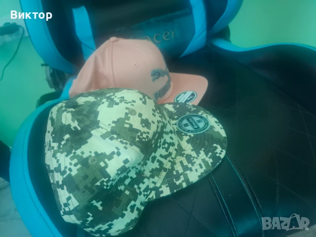 Продавам Мъжка и Женска шапка 