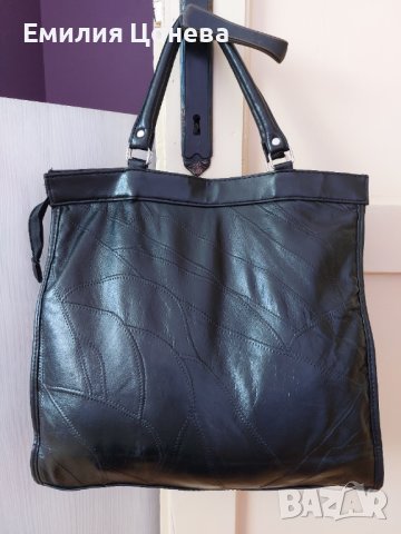 Черна чанта, снимка 2 - Чанти - 44480435
