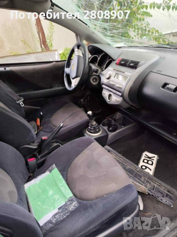 Продава Хонда Джаз (удар), снимка 4 - Автомобили и джипове - 52428081