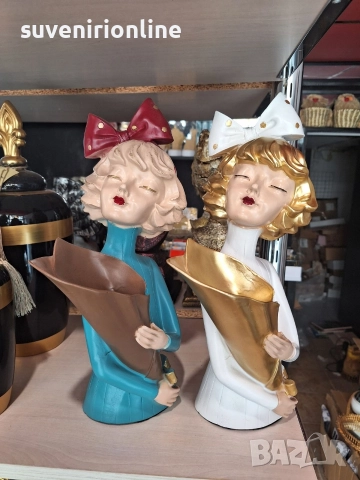 декоративна статуетка момиче - вазичка за изкуствени цветя