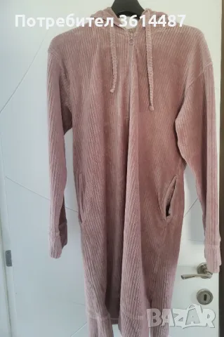 Рокля от кадифе с качулка, снимка 3 - Рокли - 48780962