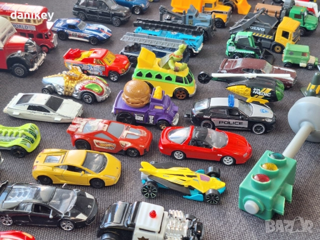 Огромна колекция от колички + бонус 3 изтрелвачки, снимка 3 - Коли, камиони, мотори, писти - 52621905