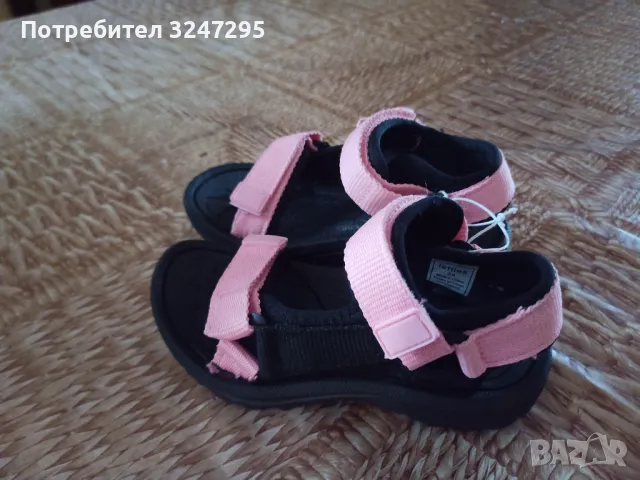 Оригинални маркови екипи и сандали, нови