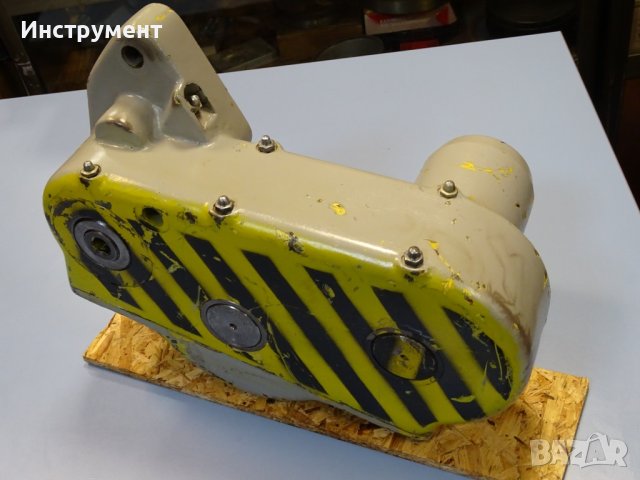 Редукторна кутия за универсална фреза AVIA FOP PONAR, снимка 5 - Резервни части за машини - 44477079