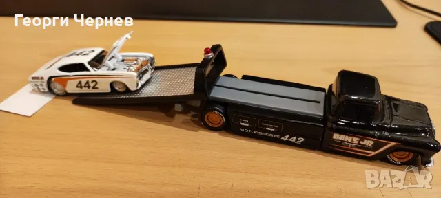 Maisto Adventure Wheels, 1957 Chevrolet Flatbed with 1969 Oldsmobile 442, 1:64

, снимка 2 - Колекции - 49155339