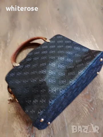 Дамска чанта GUESS , снимка 5 - Чанти - 55894513