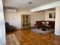 Просторен тристаен апартамент под наем, снимка 2