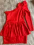Червена рокля, снимка 2