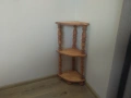 Ъглова етажерка със струговани орнаменти !!!, снимка 1