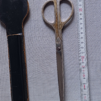 стара ножица -,,Solingen"

с калъфче, снимка 1 - Антикварни и старинни предмети - 44548905