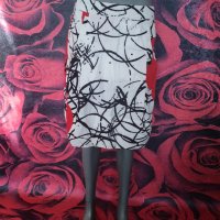 Zara Basic Бяла пола с черно-червена шарка ХЛ, снимка 1 - Поли - 41375638