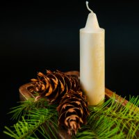 Свещи от натурален чист пчелен восък и ръчно изработени дървени свещници, снимка 6 - Пчелни продукти - 38927089