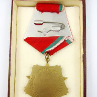 Ветеран на труда-НРБ-Награден медал в кутия-Оригинал, снимка 6 - Антикварни и старинни предмети - 36191718