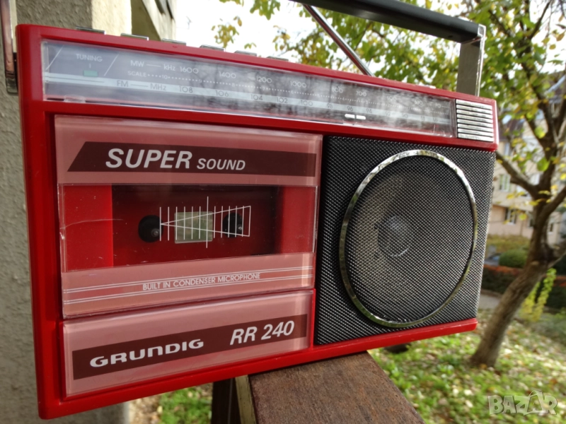 ПРОДАДЕН ! GRUNDIG RR240a - красив и свирещ дребосък ..., снимка 1