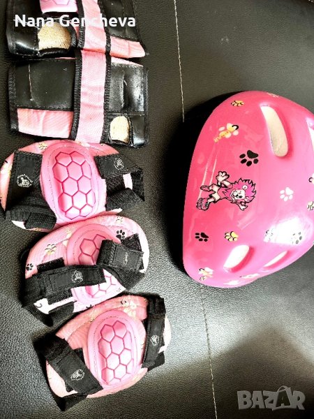 Каска и наколенки, снимка 1