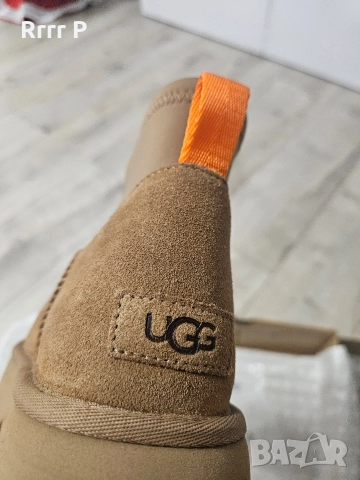 UGG - Велурени зимни боти Classic Mini Dipper Бежов цвят, снимка 10 - Дамски боти - 52915382