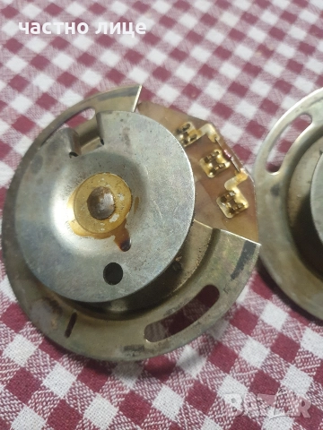 Две плочки с датчик на Хол за електронно запалване на Трабант , снимка 5 - Части - 52740225